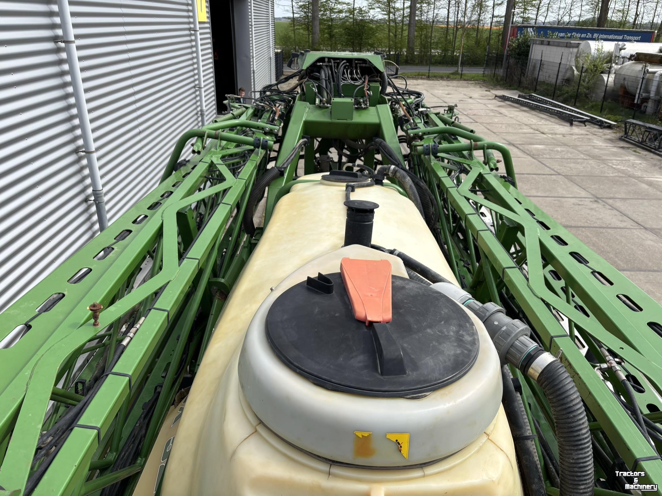Pulvérisateur Amazone UX5200