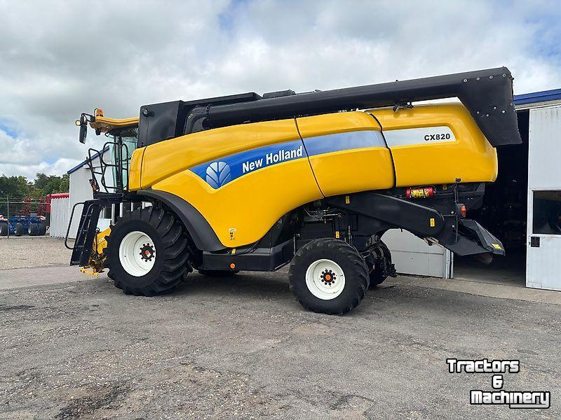 Moissonneuse batteuse New Holland CX 820