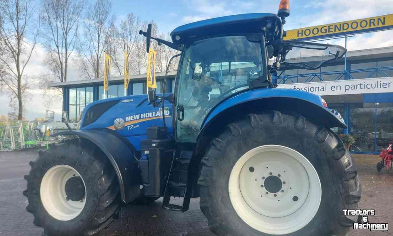 Tracteurs New Holland T 7.210 T4B Tractor