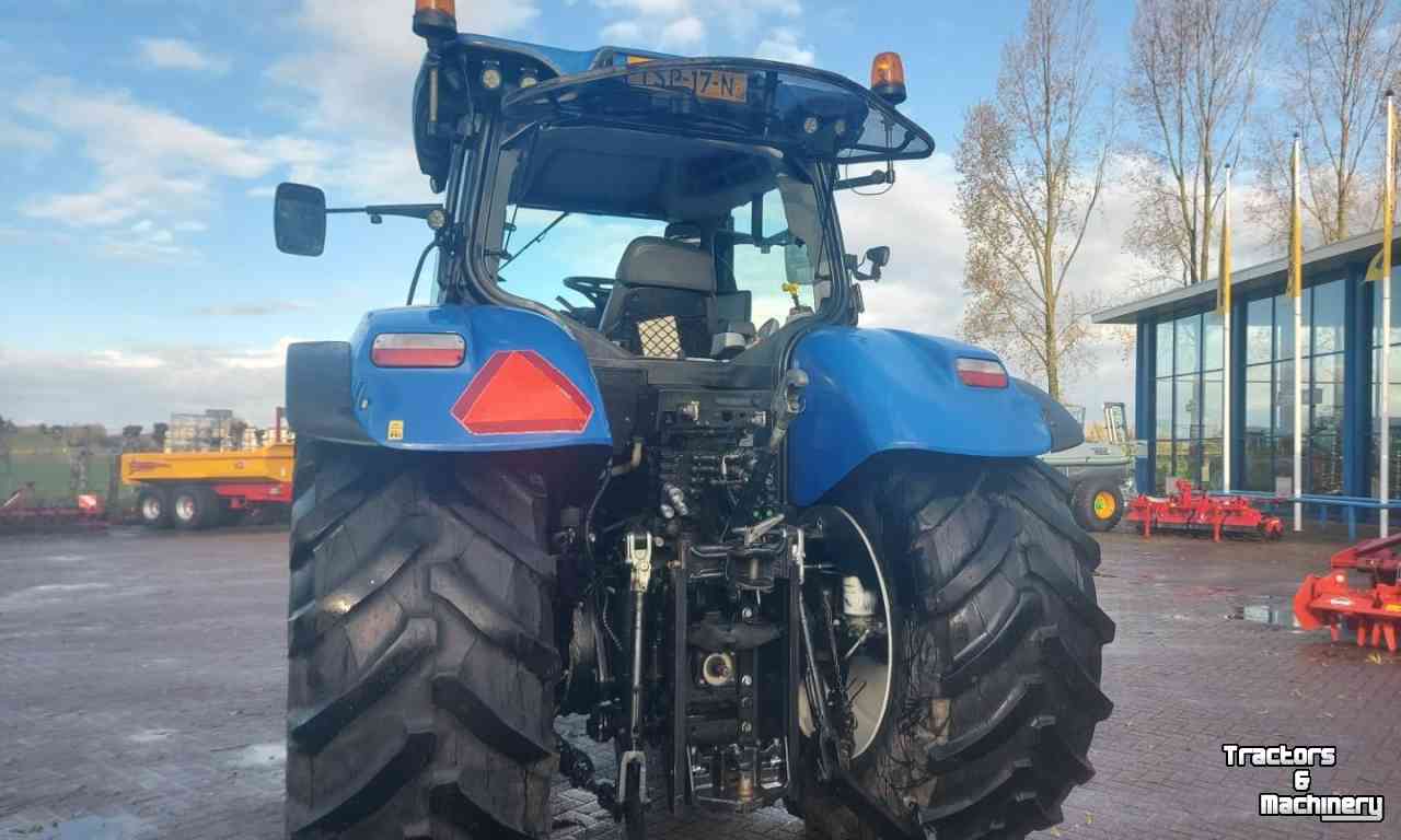 Tracteurs New Holland T 7.210 T4B Tractor