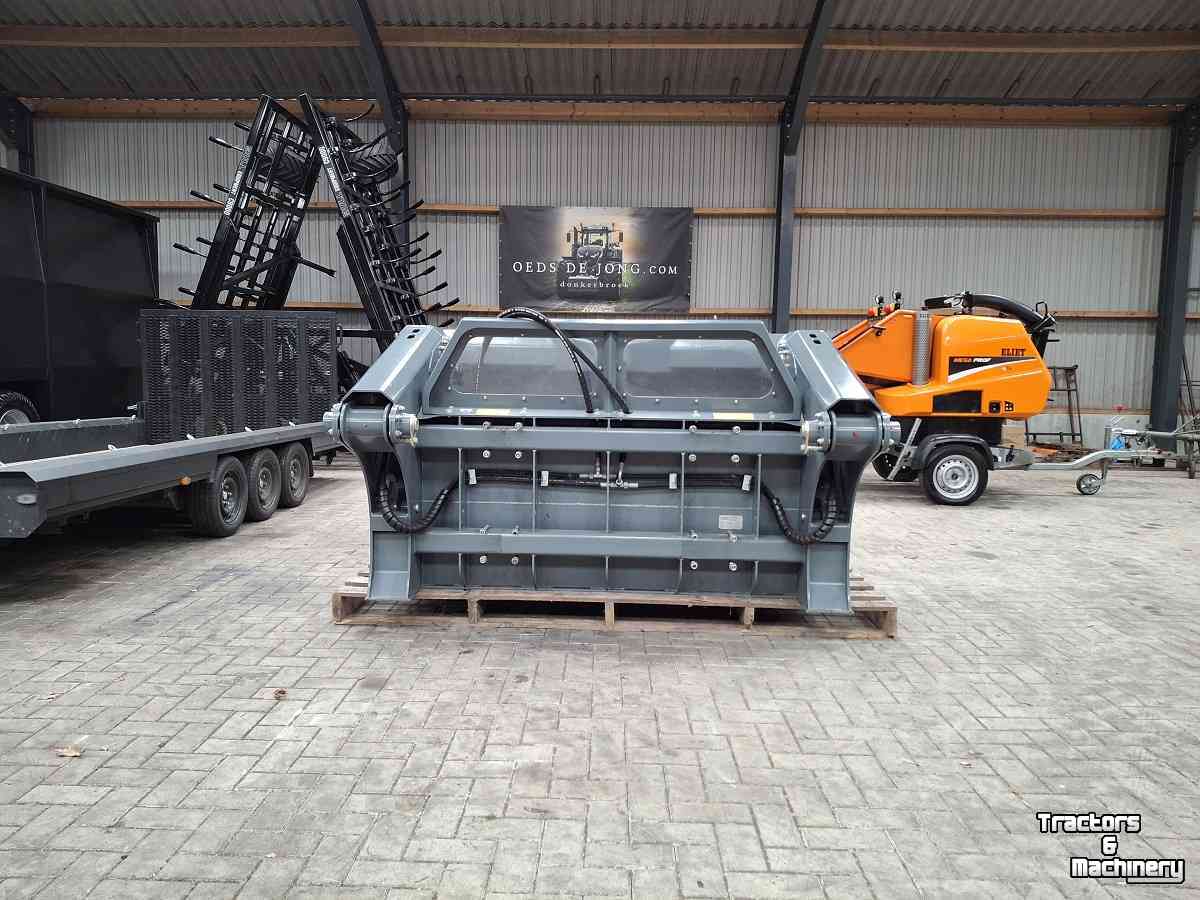 Coupe-blocs d'ensilage Flingk KHXL 1420, BJ2023.