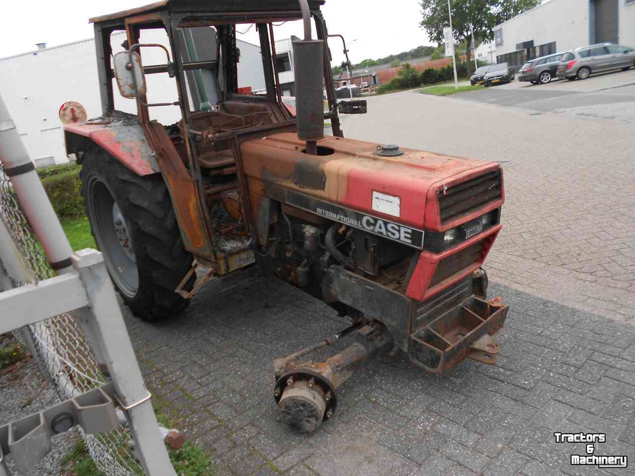 Tracteur Case-IH 685