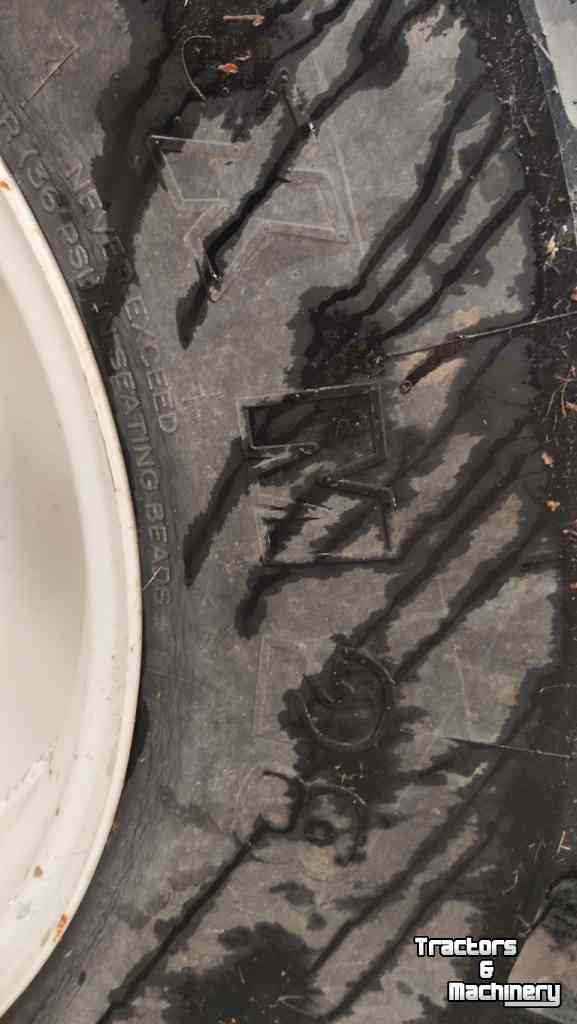 Roues, Pneus, Jantes, Barillets Jumelage New Holland 800/65R32 Michelin XM28