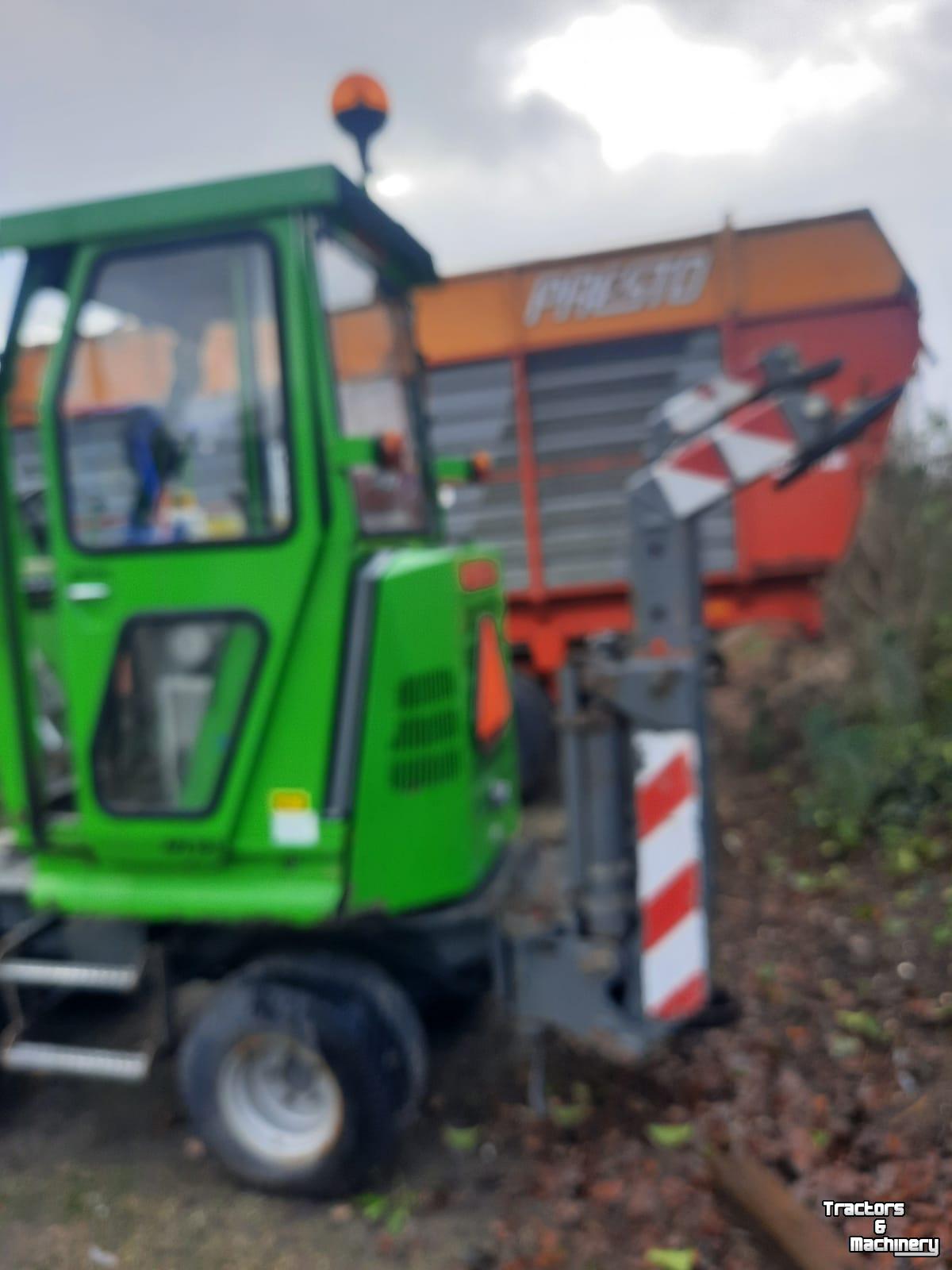 Pelles sur pneus Hansa APZ331 Kraan