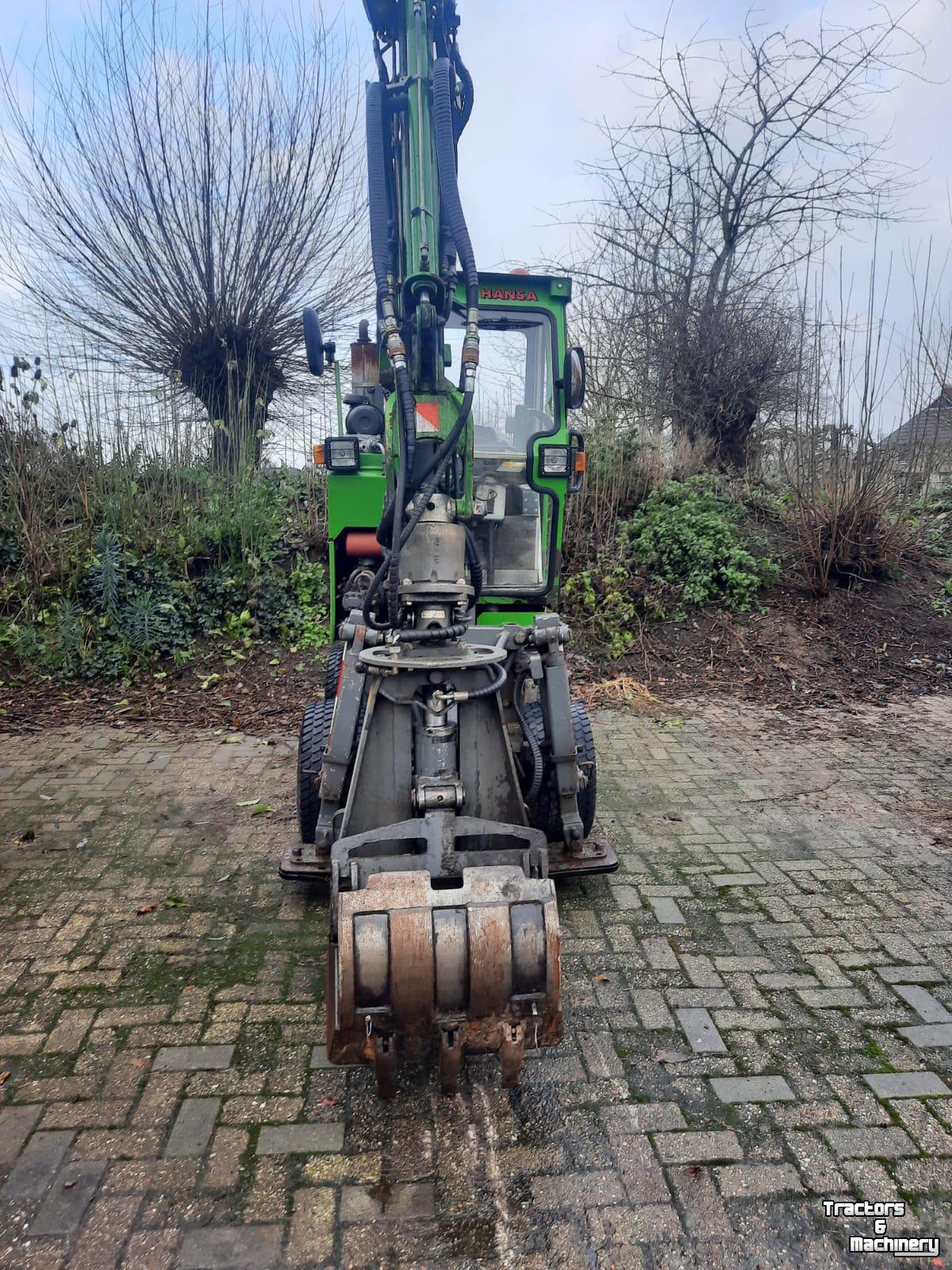 Pelles sur pneus Hansa APZ331 Kraan