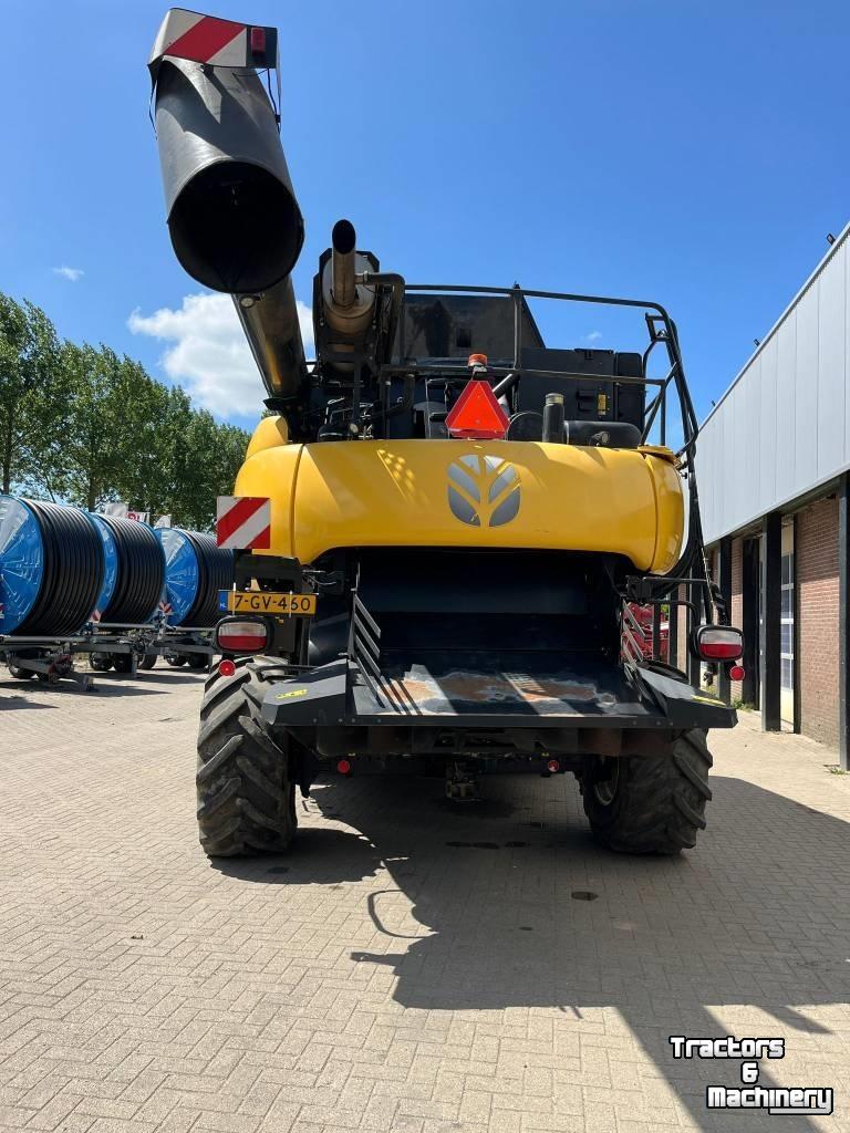 Moissonneuse batteuse New Holland CR 8.80