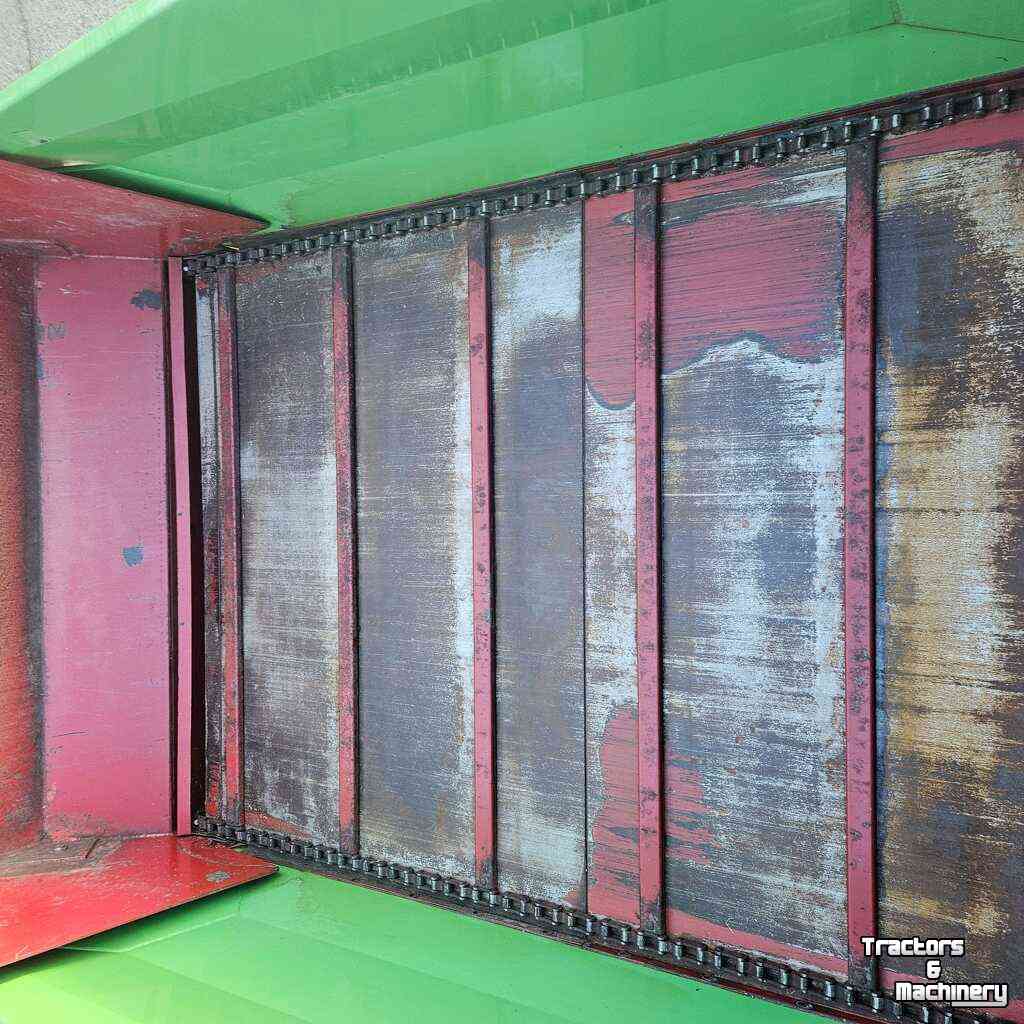 Distributeur de fourrage en bloc Strautmann BVW 801
