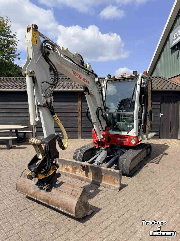 Mini pelleteuse Takeuchi tb235-2