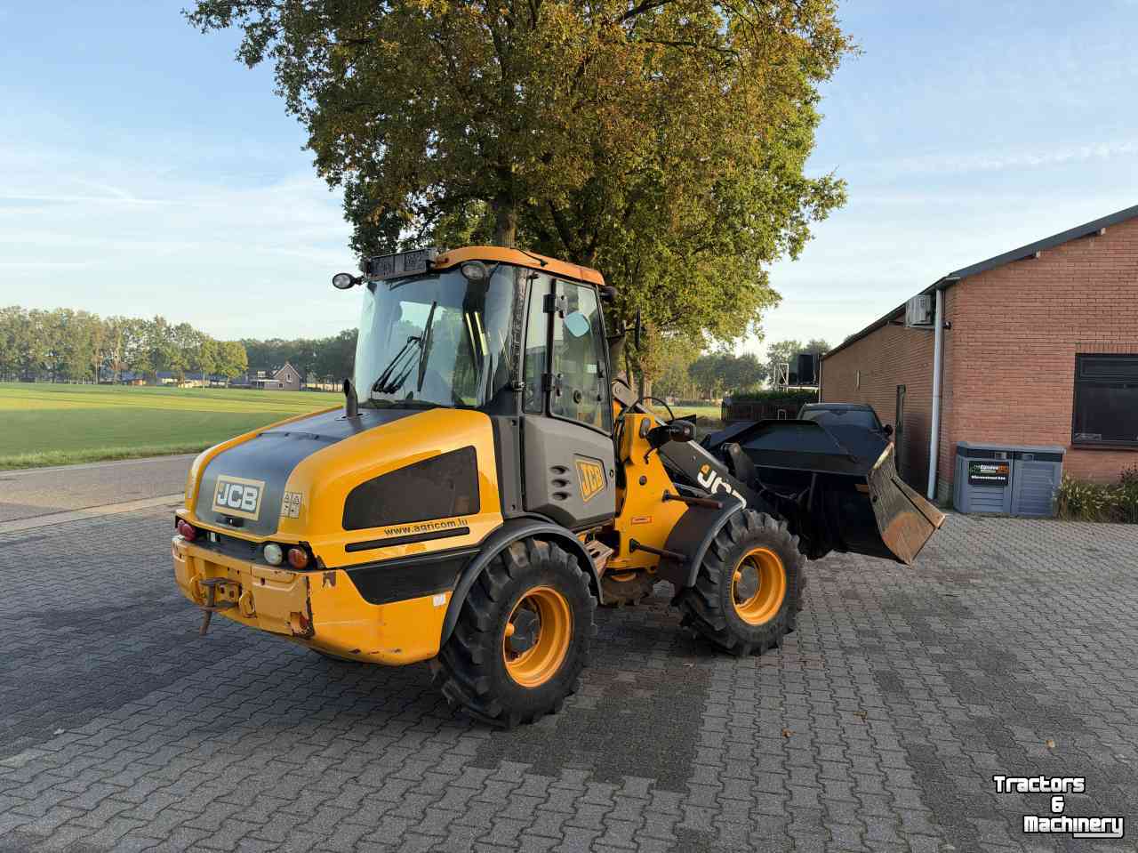 Chargeuse sur pneus JCB 407