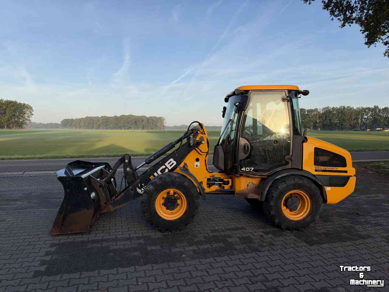 Chargeuse sur pneus JCB 407