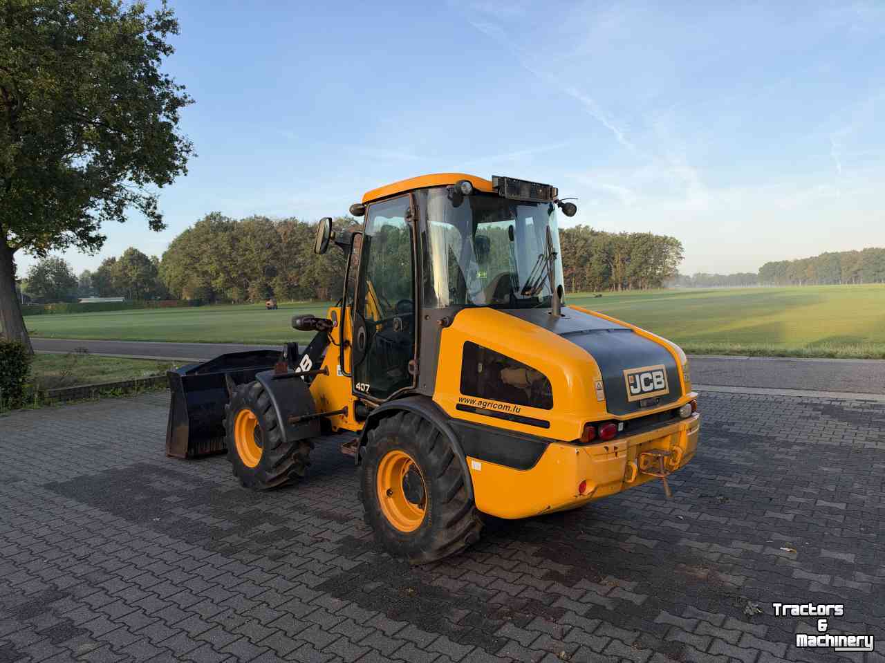 Chargeuse sur pneus JCB 407