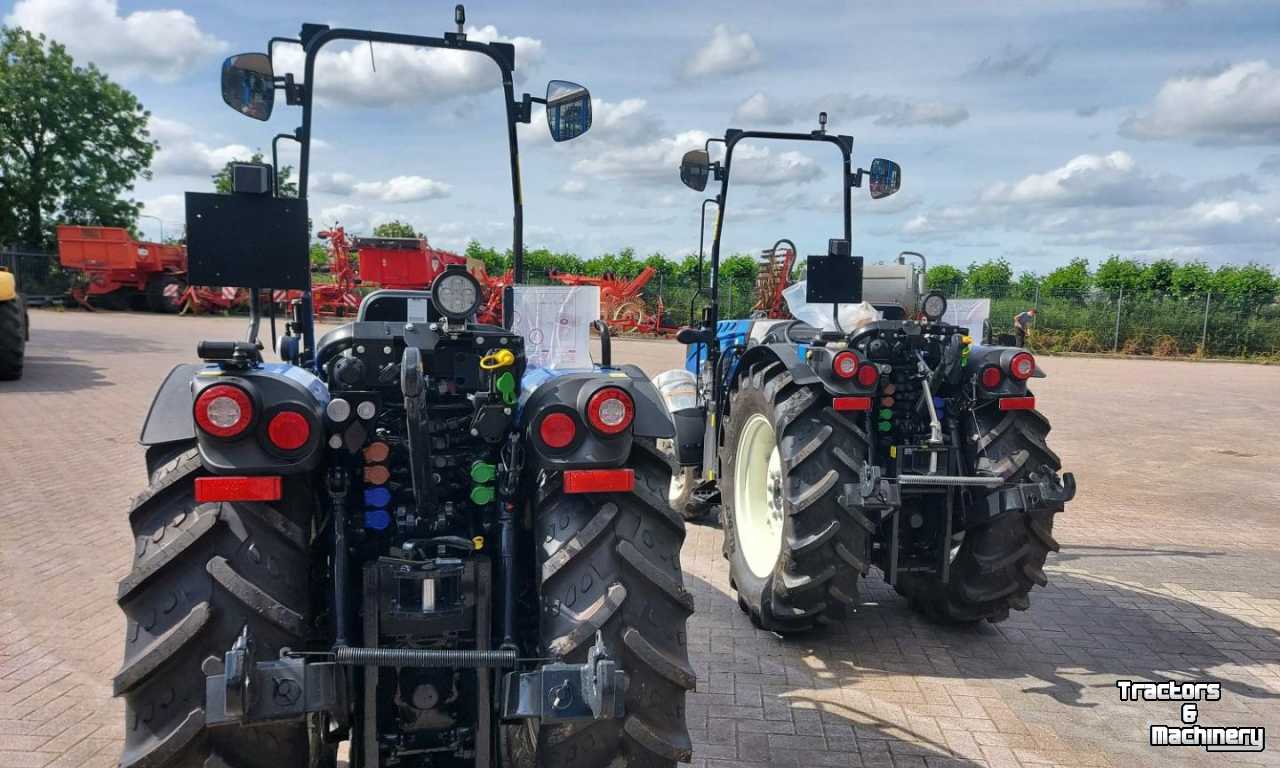 Tracteur pour vignes et vergers New Holland T4.80V Rops Stage V Smalspoor Tractor / 2 stuks