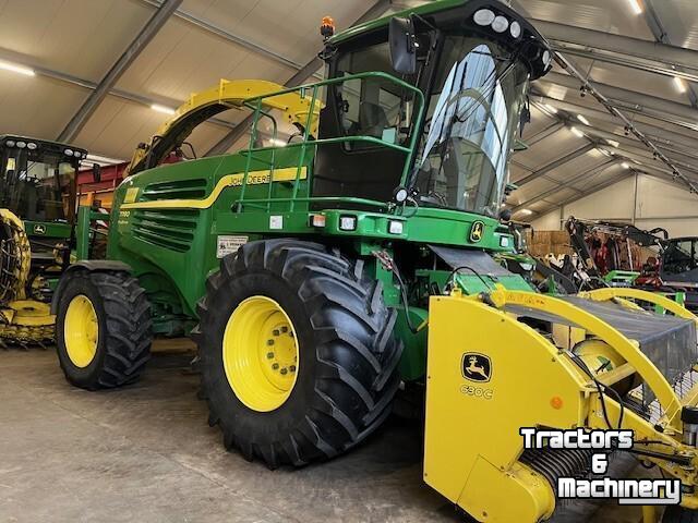 Ensileuse automotrice John Deere 7780