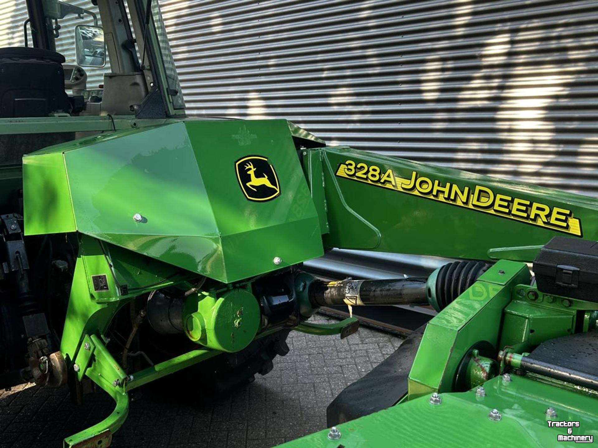 Faucheuse John Deere 328A