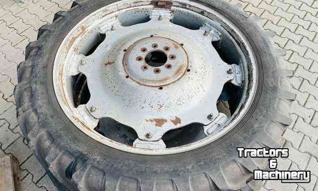 Roues, Pneus, Jantes, Barillets Jumelage  Wielen met banden 12.4x46 op velg CNH set