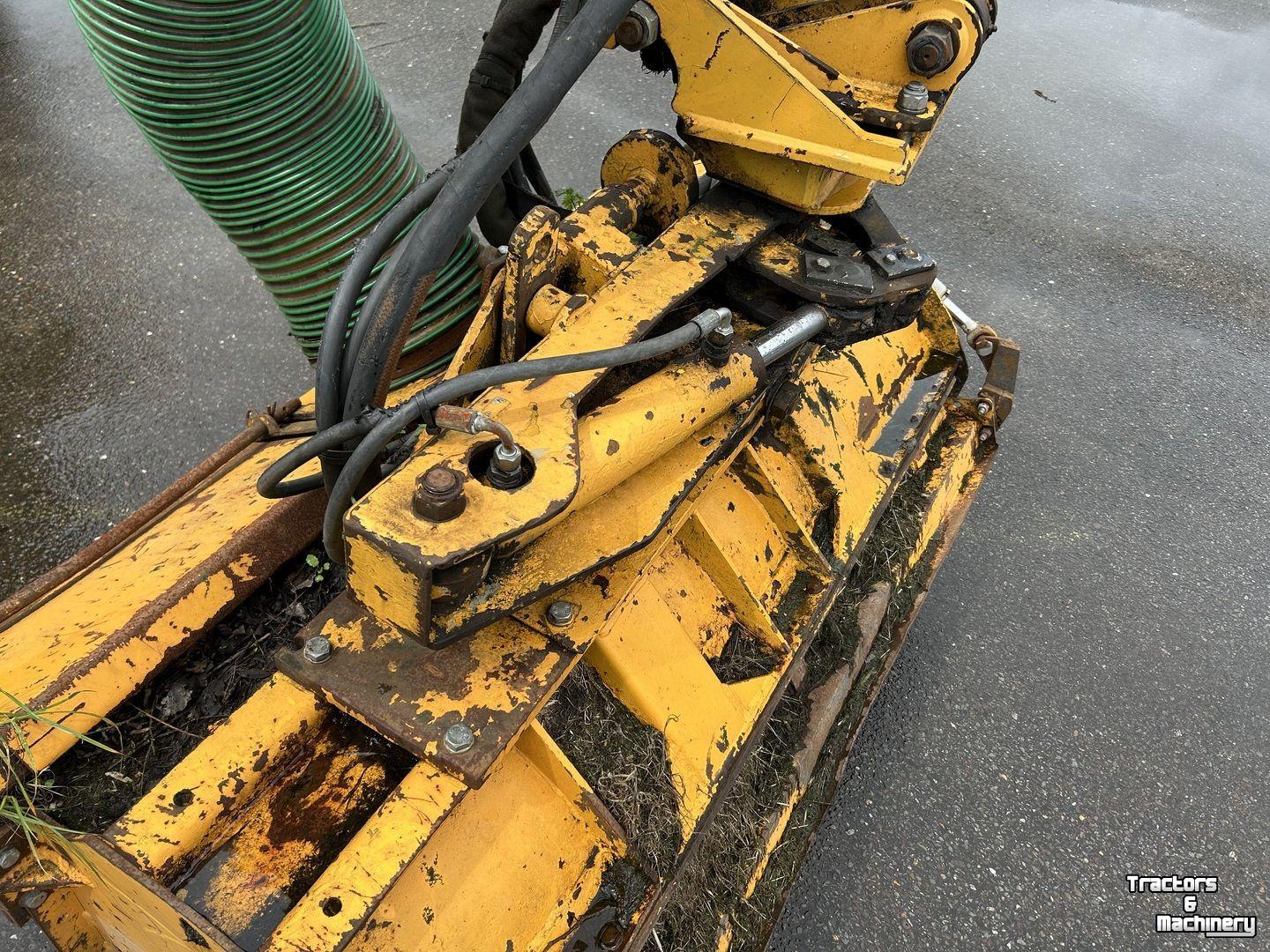 Bras avec tondeuse à fléaux Vredo VT2716HS zelfrijder