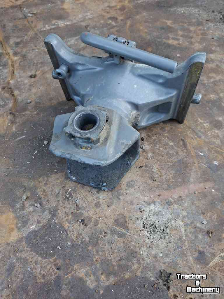 Pièces d‘occasion pour tracteurs Fendt Trekbek trekhaak Rockinger 810d1240c fendt john deere