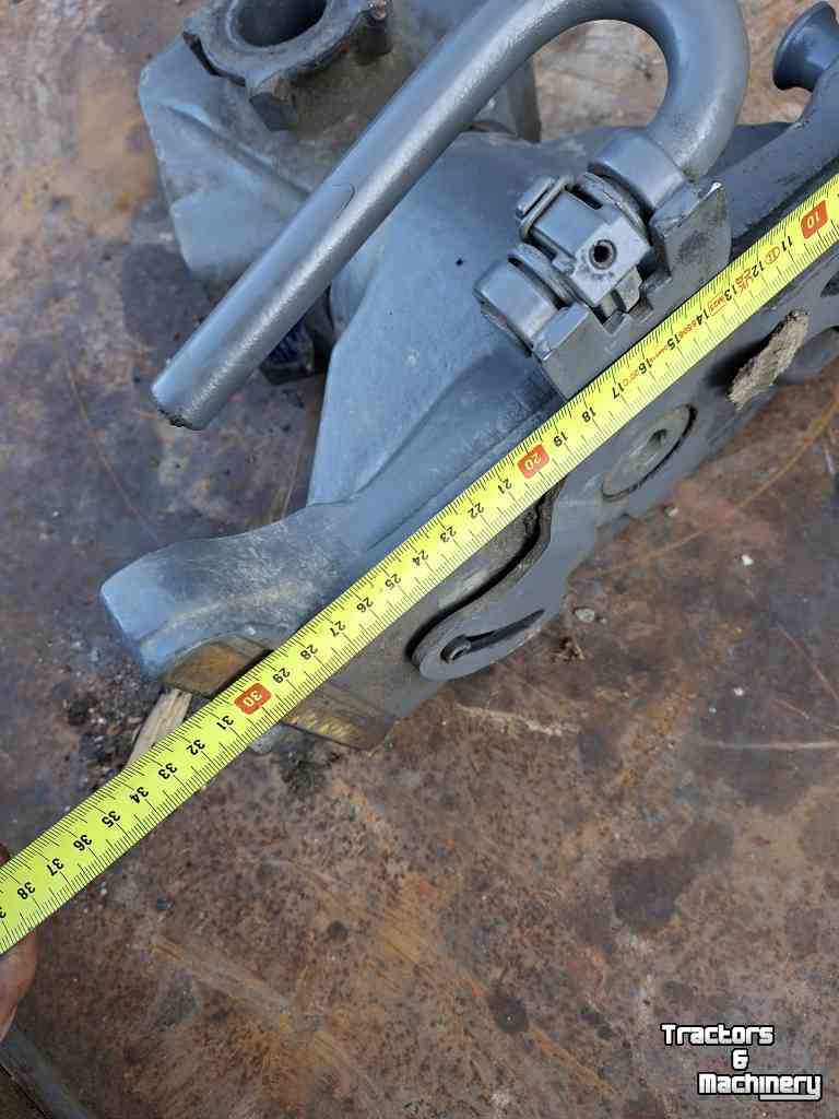 Pièces d‘occasion pour tracteurs Fendt Trekbek trekhaak Rockinger 810d1240c fendt john deere