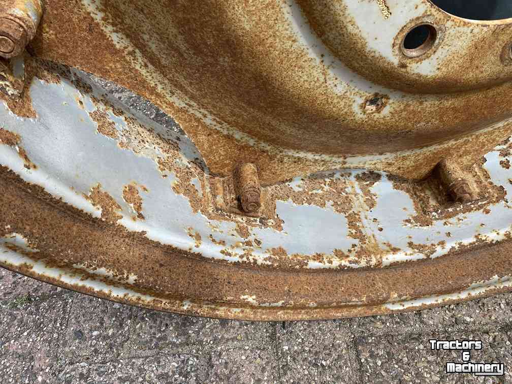Roues, Pneus, Jantes, Barillets Jumelage Case-IH 11w x 38, set velgen afkomstig van een 856XL, 2 verschillende modellen, ZF 8 gaats steek