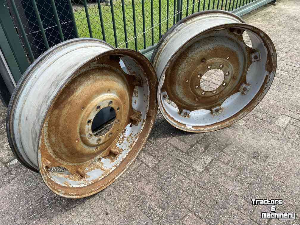 Roues, Pneus, Jantes, Barillets Jumelage Case-IH 11w x 38, set velgen afkomstig van een 856XL, 2 verschillende modellen, ZF 8 gaats steek