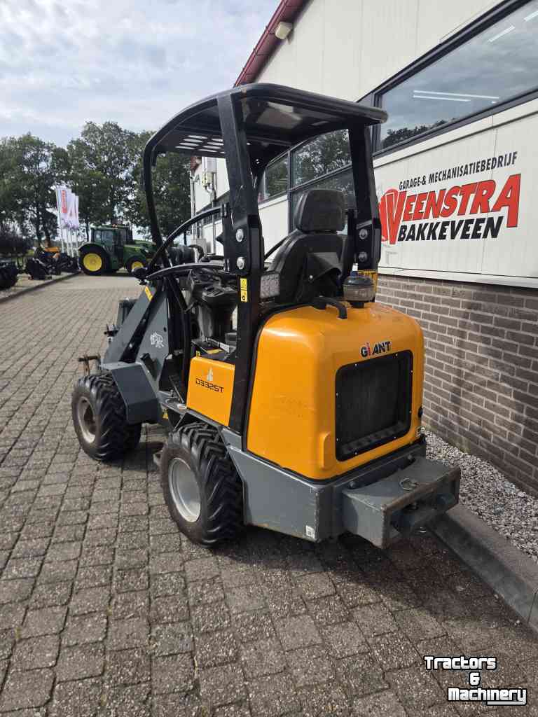 Chargeuse sur pneus Giant D332ST