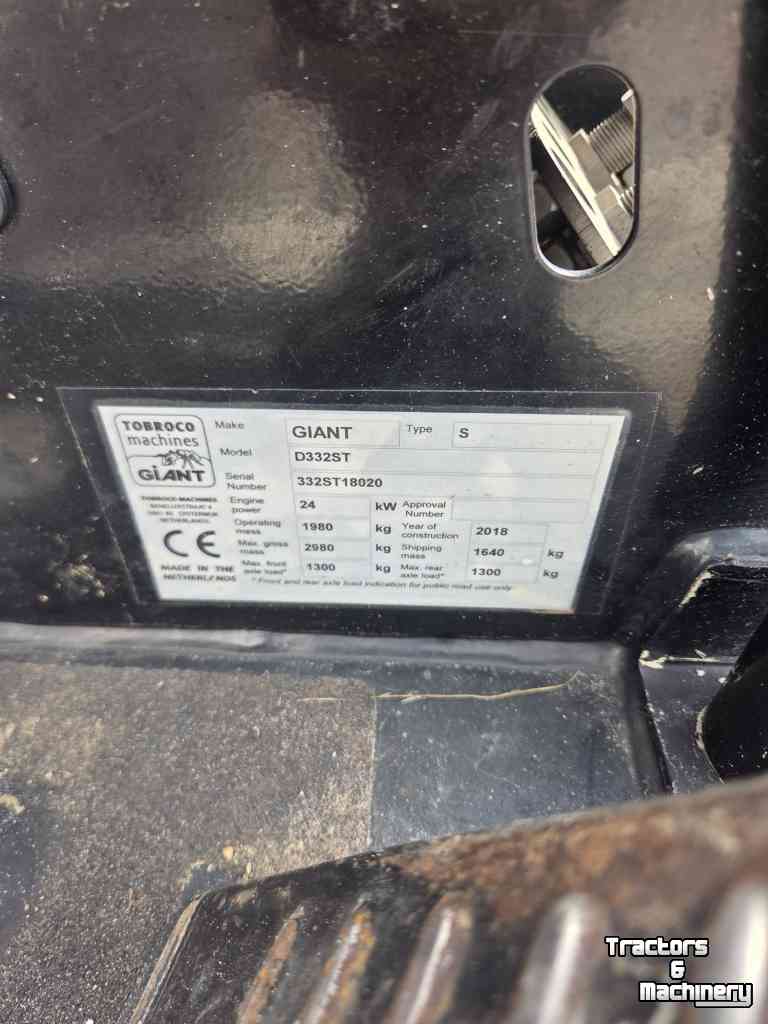 Chargeuse sur pneus Giant D332ST