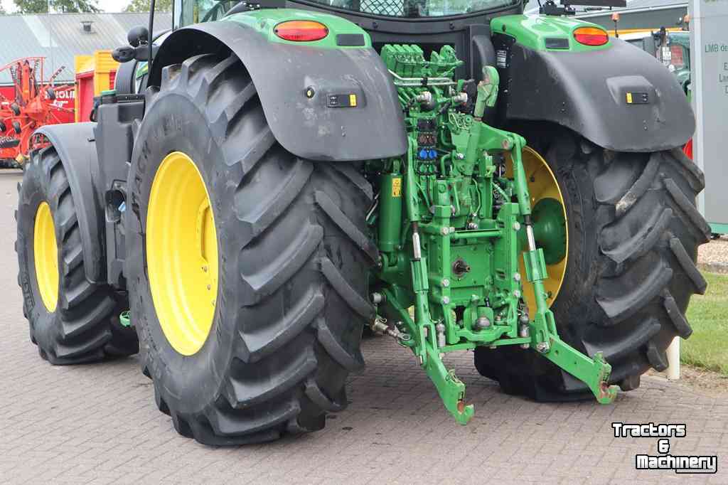 Tracteur John Deere 6R 215
