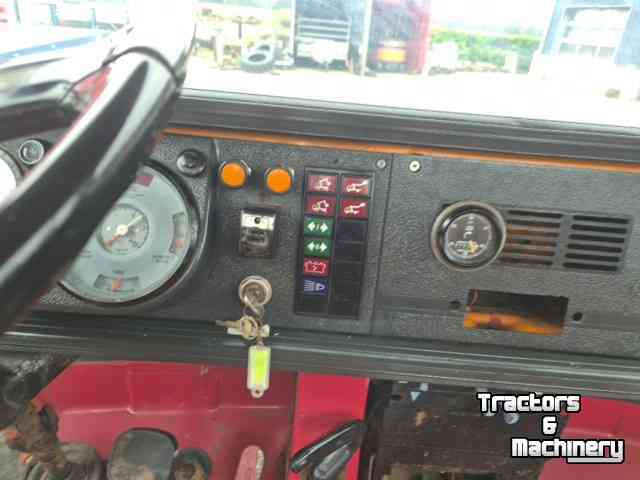 Camion Mercedes Benz LP 608 met hoogwerker.