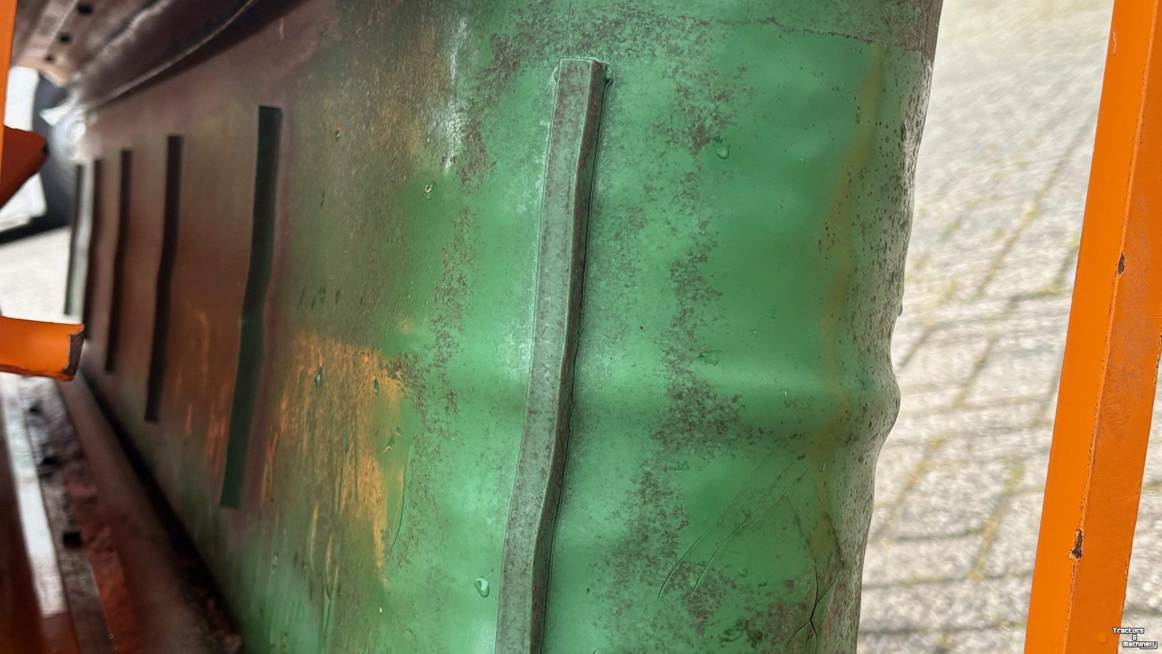 Distributeur de paille pour des logettes Flingk Z1500 instrooibak