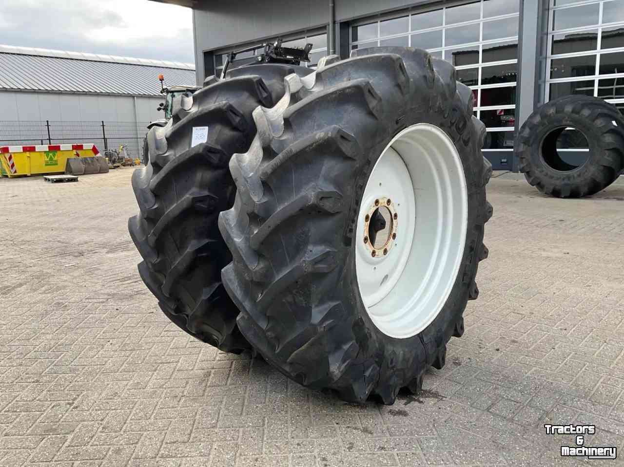 Roues, Pneus, Jantes, Barillets Jumelage Pirelli 520/70 R38 banden op velg