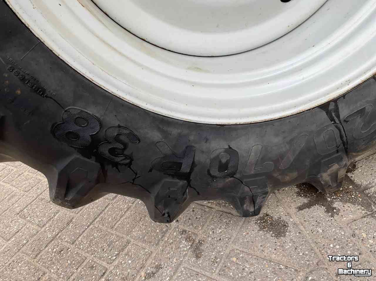 Roues, Pneus, Jantes, Barillets Jumelage Pirelli 520/70 R38 banden op velg
