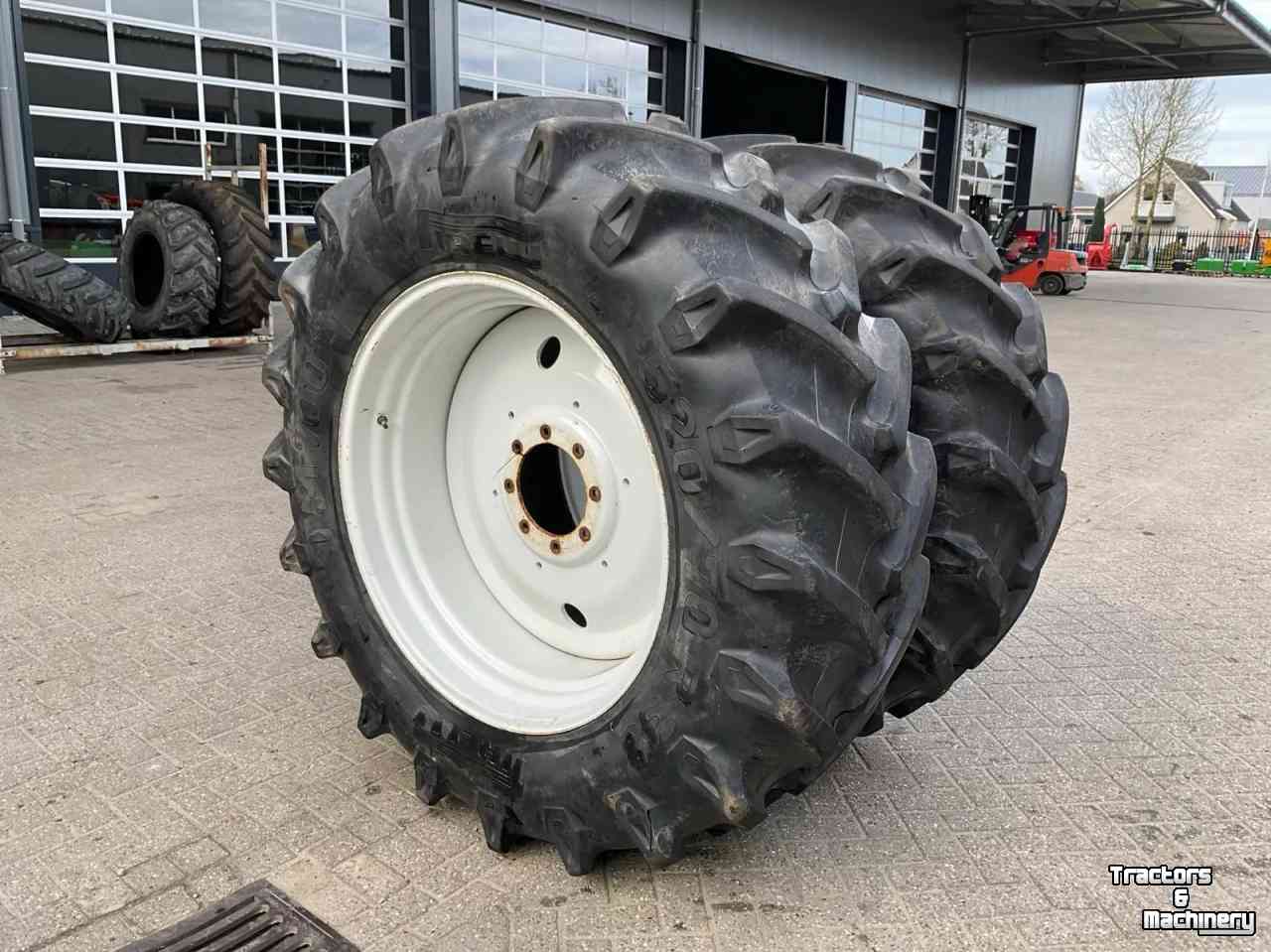 Roues, Pneus, Jantes, Barillets Jumelage Pirelli 520/70 R38 banden op velg