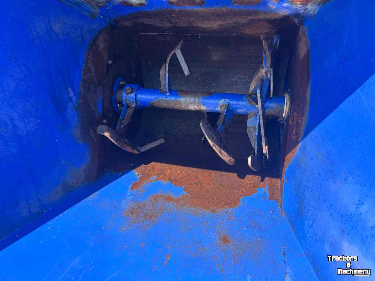 Épandeur de sciure pour des logettes Detech DT