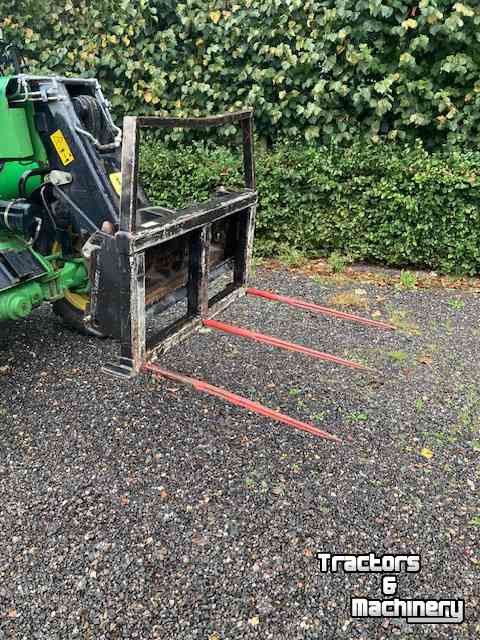 Chargeuse sur pneus telescopique John Deere 3400