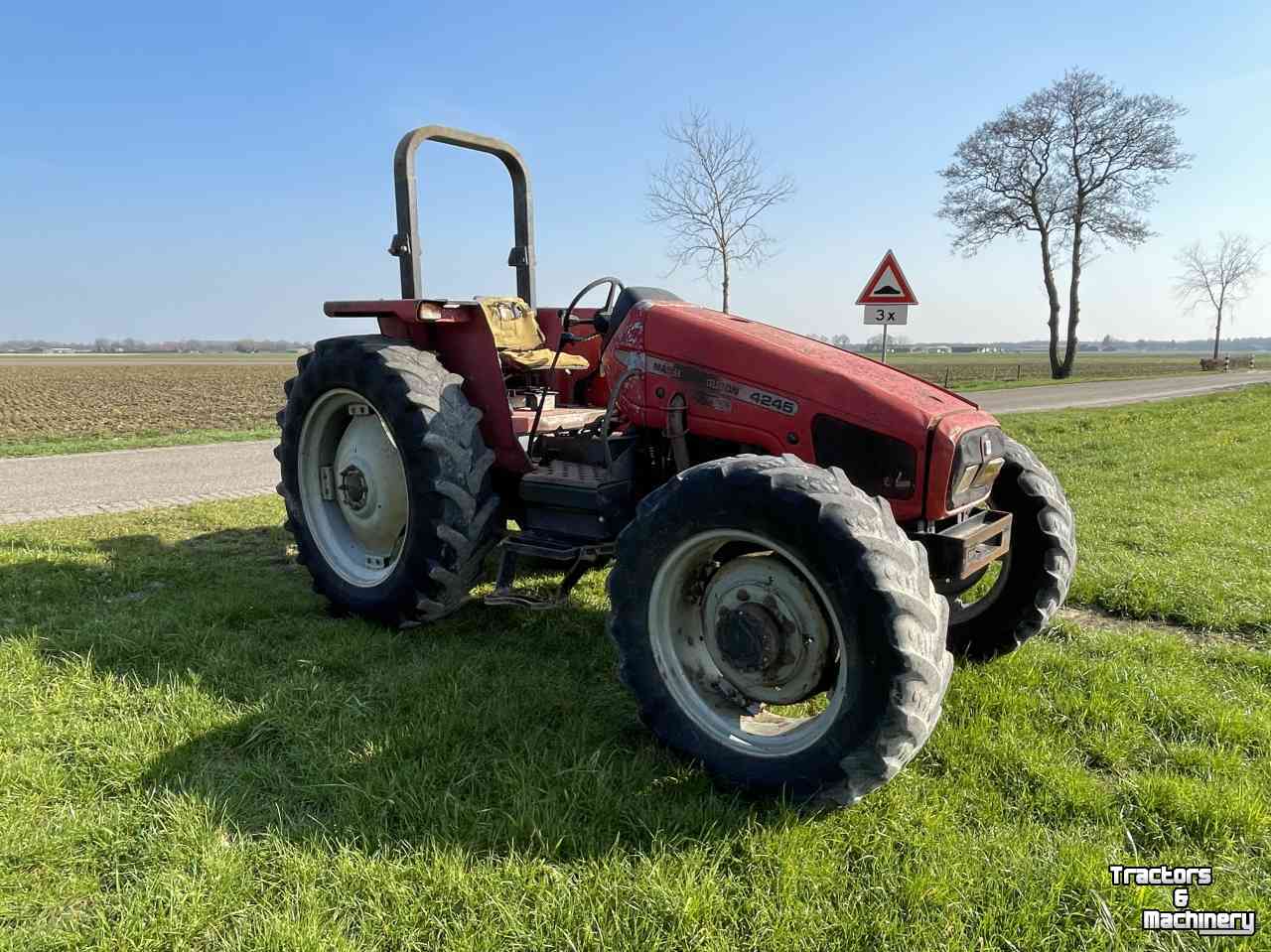 Tracteur Massey Ferguson 4245