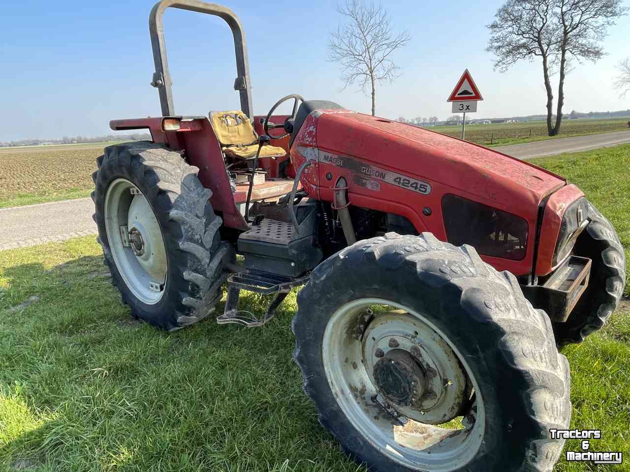 Tracteur Massey Ferguson 4245