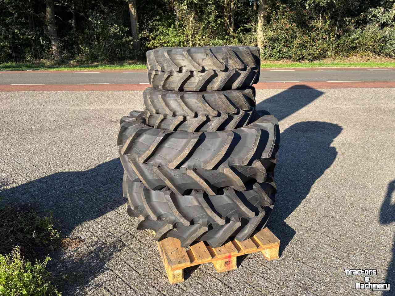 Roues, Pneus, Jantes, Barillets Jumelage Trelleborg 420/70R24 & 280/70R18 Demontage