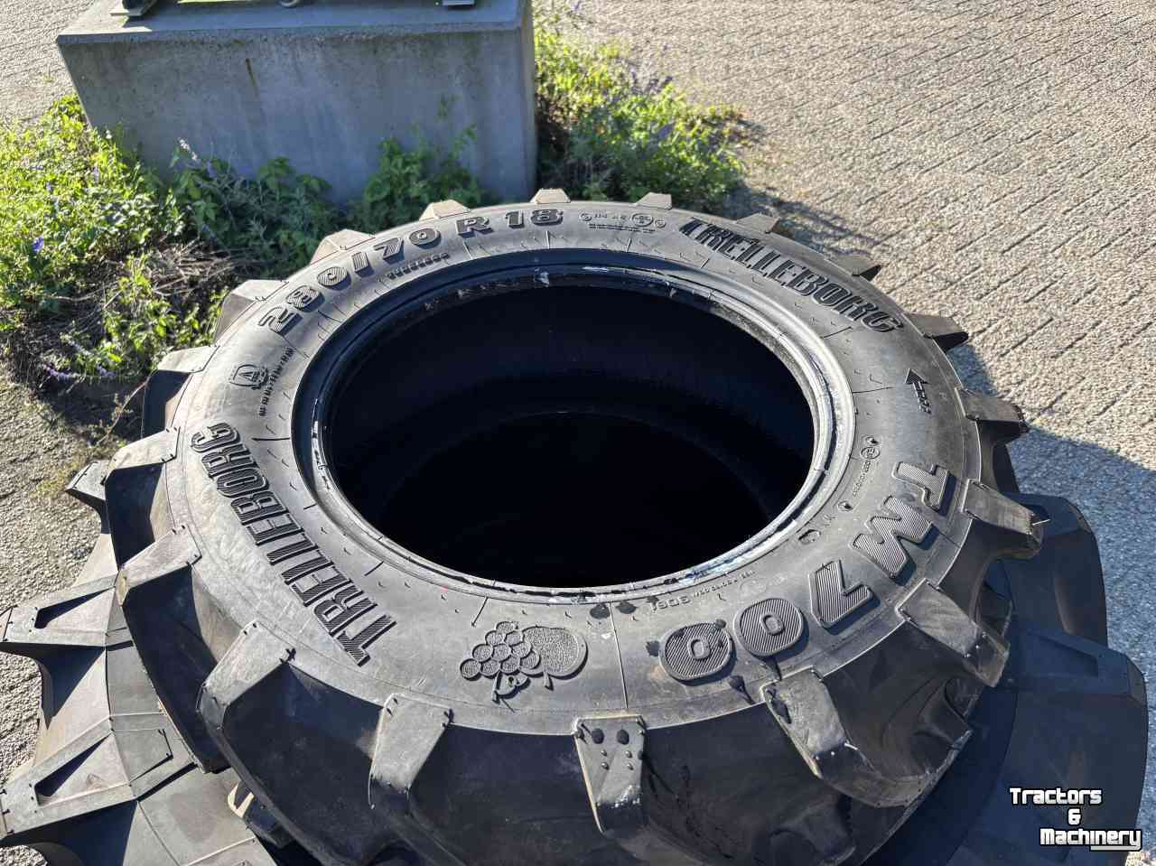 Roues, Pneus, Jantes, Barillets Jumelage Trelleborg 420/70R24 & 280/70R18 Demontage