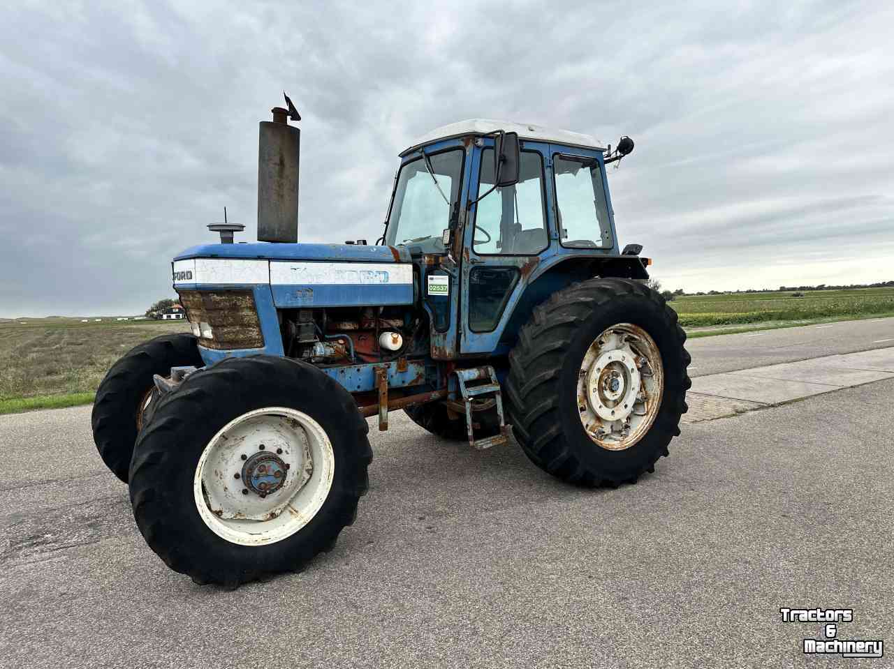 Tracteur Ford TW-10