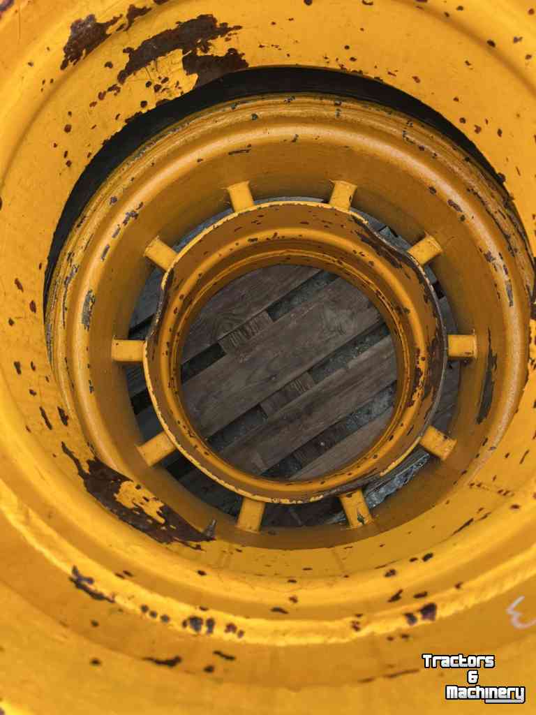 Roues, Pneus, Jantes, Barillets Jumelage  16.9R28 naast 20.5R25