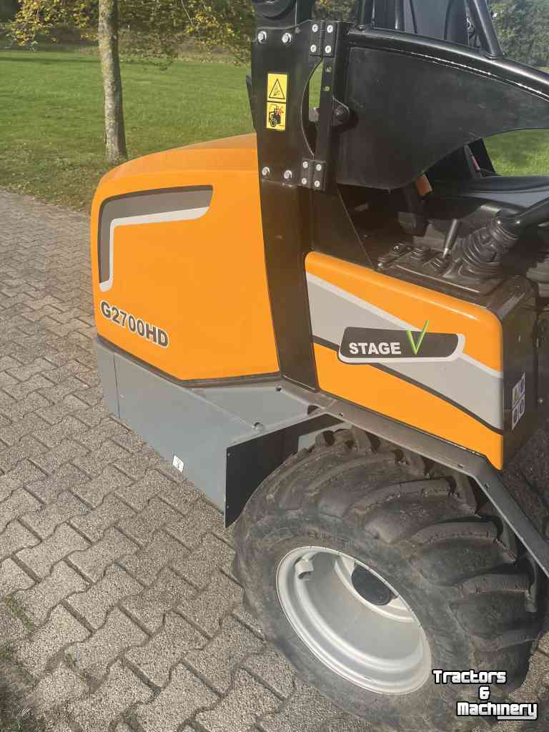 Chargeuse sur pneus Giant 2700 HD