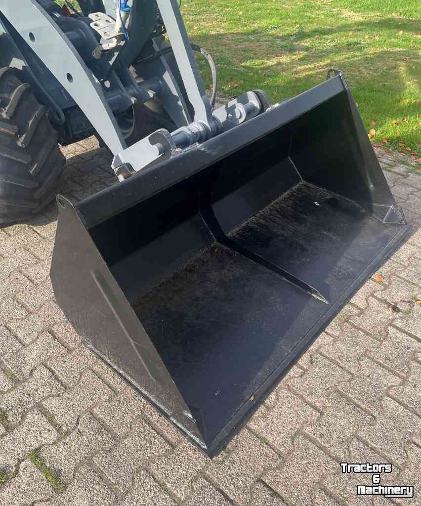 Chargeuse sur pneus Giant 2700 HD