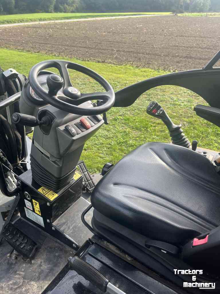 Chargeuse sur pneus Giant 2700 HD