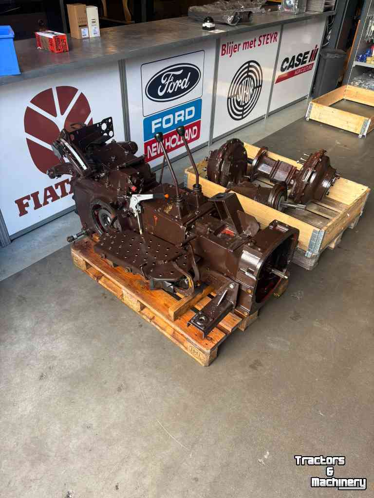 Pièces d‘occasion pour tracteurs Fiat 70-66 transmissie en achterassen
