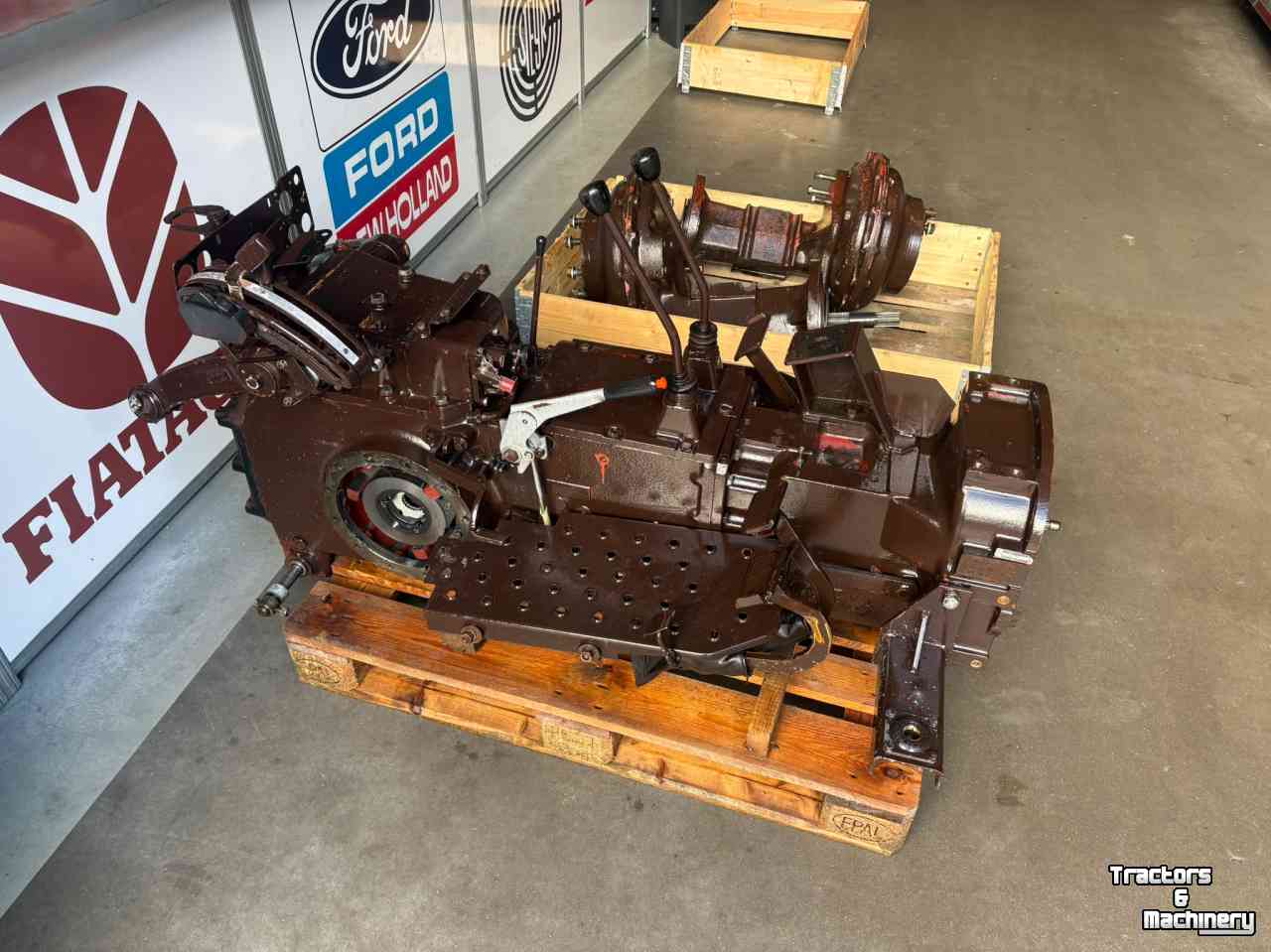 Pièces d‘occasion pour tracteurs Fiat 70-66 transmissie en achterassen
