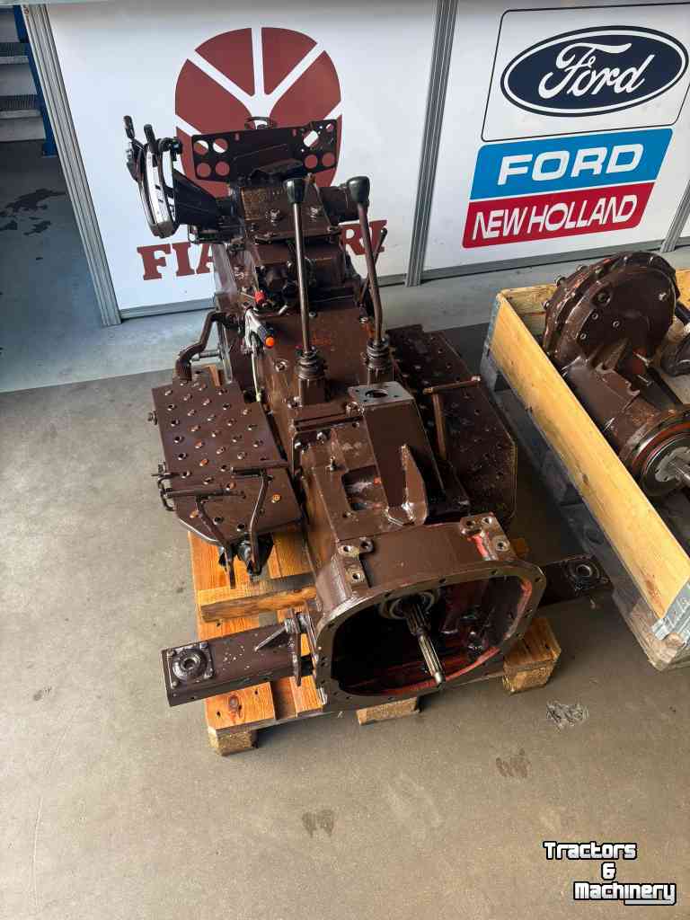 Pièces d‘occasion pour tracteurs Fiat 70-66 transmissie en achterassen
