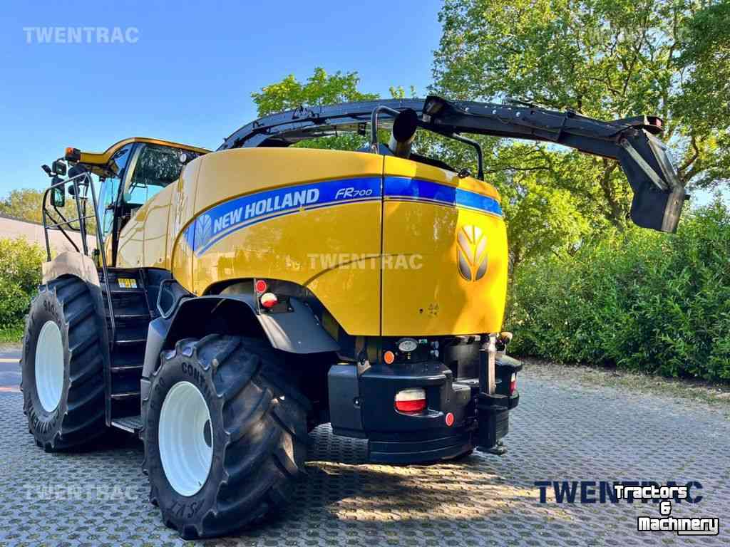 Ensileuse automotrice New Holland FR 700
