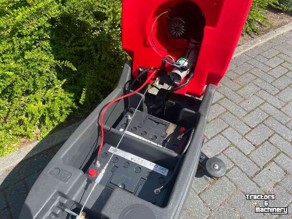 Balayeuses et balayeuses aspirantes Meclean Powerscrub Schrob/Zuigmachine