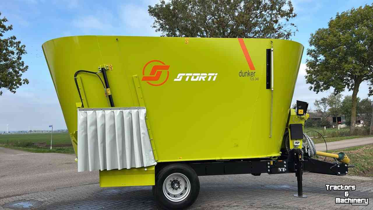 Mélangeuse Storti T2S 240 voermengwagen