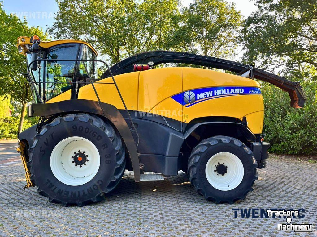Ensileuse automotrice New Holland FR 700 hakselaar